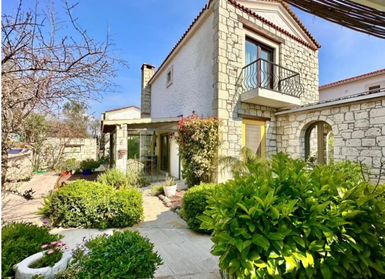 Alaçatı Özel Havuzlu Taş Villa | Eşsiz Tatil Deneyimi