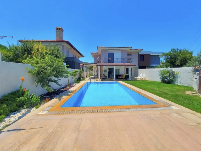 Villa Solare – Alaçatı Göbelen’de Ultra Lux Villa, Özel Havuzlu ve Bahçeli