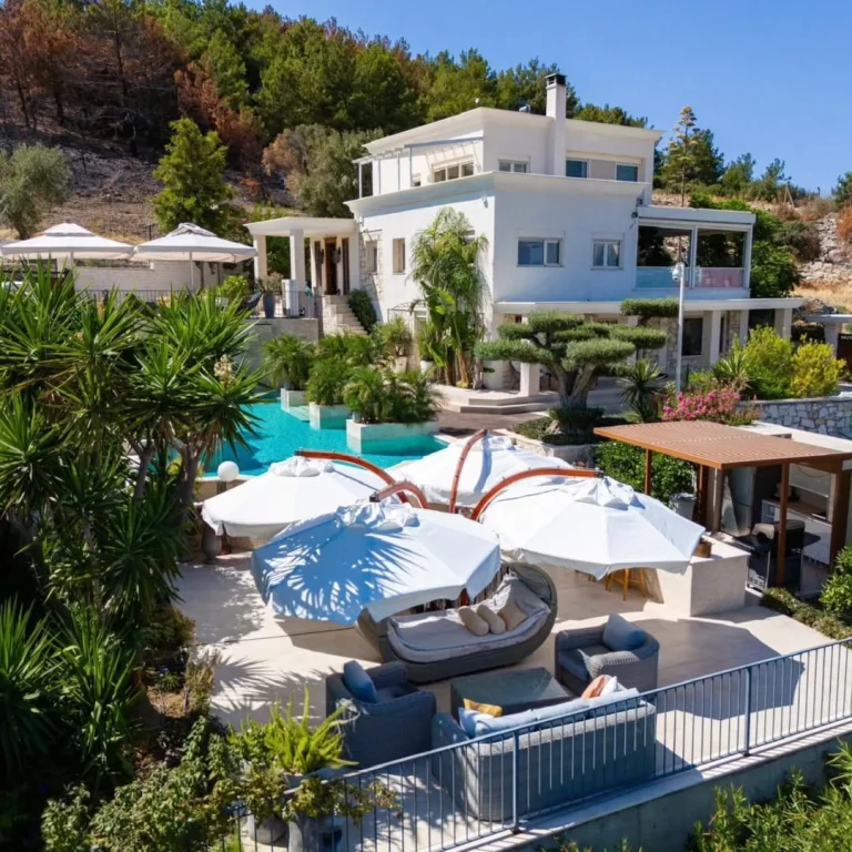 Urla’da Deniz Manzaralı Ultra Lüks Günlük Kiralık Villa
