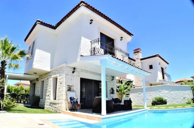 Villa Selene – Çeşme Şifne’de Özel Havuzlu, Lüks Günlük Kiralık Taş Villa