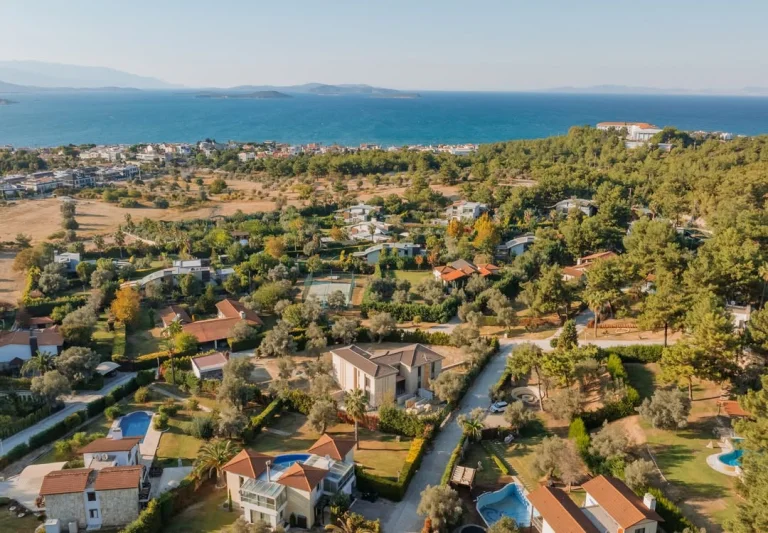 Urla’nın En Değerlisi: Deniz ve Doğa Manzaralı, Jakuzili ve Spor Salonlu Ultra Lüks Malikane! — Urla, İzmir