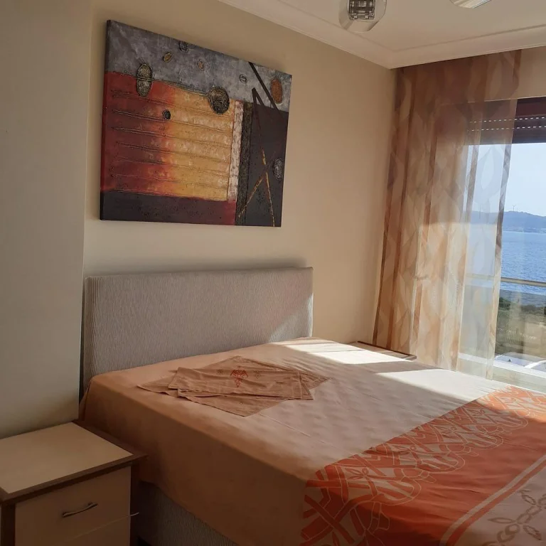 Villa Paşalimanı – Çeşme’de Denize Sıfır, Havuzlu, 4+2 Odalı Günlük Kiralık Lüks Villa — Çeşme, İzmir