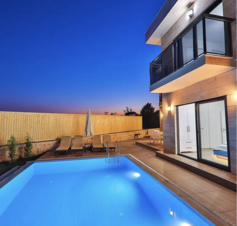 Kaş’ta 3 Yatak Odalı Korunaklı Lüks Villa | 6 Kişilik Muhteşem Tatil Fırsatı — Kaş, Antalya