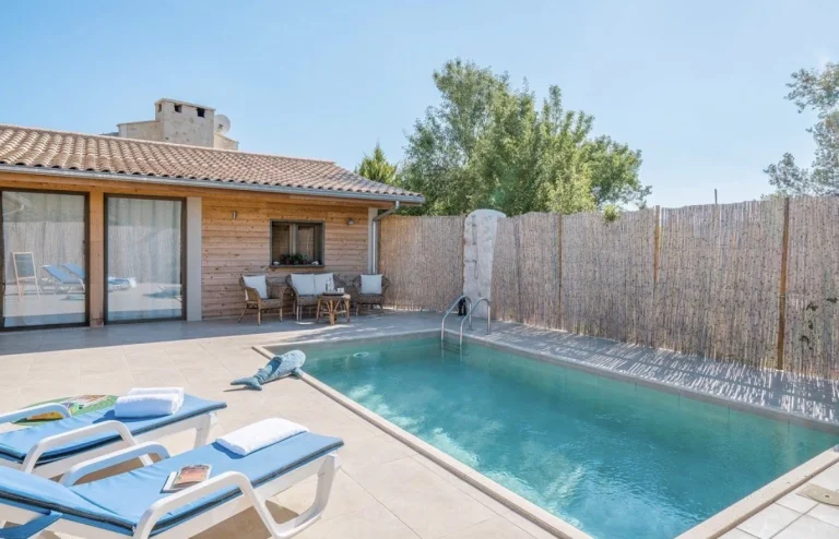 Villa Dora | Kaş’ta Korunaklı Havuzlu Balayı & Muhafazakar Tatil Villası
