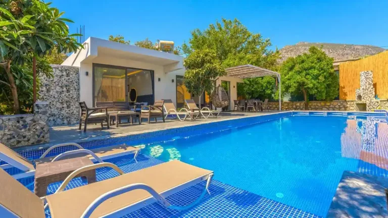 Villa Çayköy | Kaş’ta Korunaklı Havuzlu Balayı & Aile Villası
