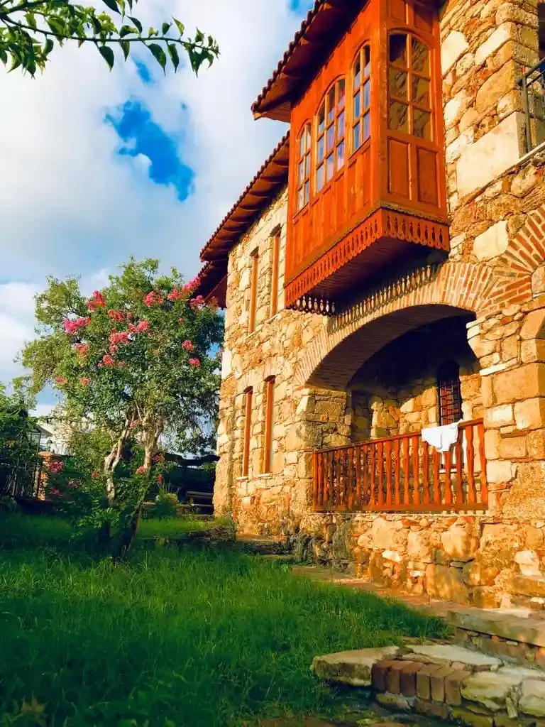 Antalya Side’de Taş Mimarili, Özel Havuzlu, Kiralık Konforlu Villa — Side, Antalya