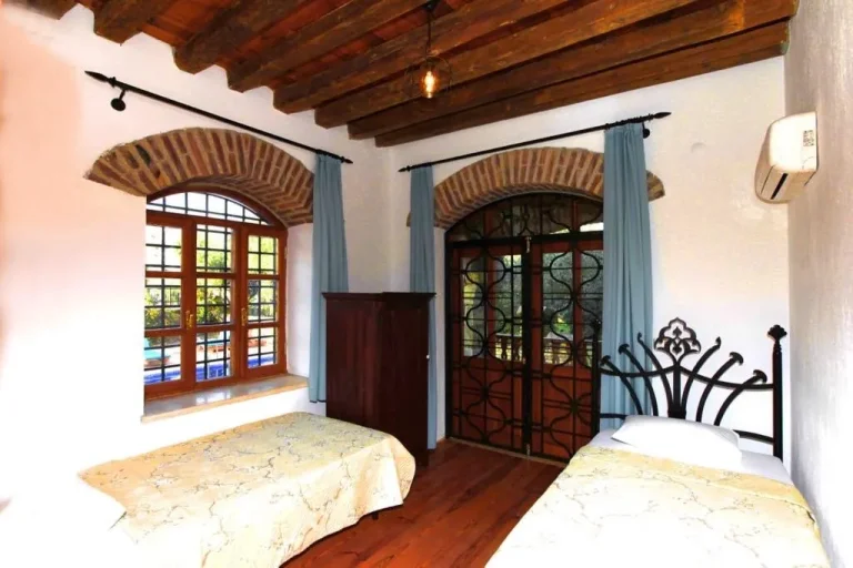Antalya Side’de Taş Mimarili, Özel Havuzlu, Kiralık Konforlu Villa — Side, Antalya