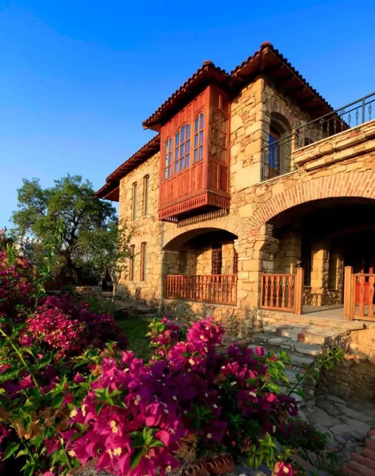 Antalya Side’de Taş Mimarili, Özel Havuzlu, Kiralık Konforlu Villa