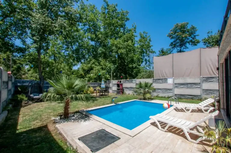 Sapanca'da Rüstempaşa'da Doğa İçerisinde, Özel Havuzlu, Kiralık Bungalov — Sapanca, Sakarya