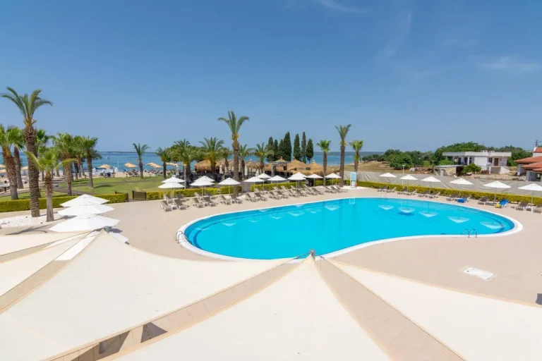 Didim Akbük’te Denize Sıfır, Eşsiz Manzaralı, Konforlu Tatil Villası — Didim, Aydın