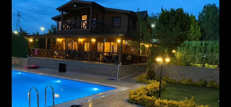 🏡 İstanbul Şile’de Geniş Bahçeli, Özel Havuzlu Ahşap Villa