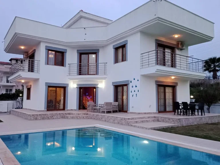 Didim Ak-Yeniköy’de Kalabalık Aileler İçin Özel Havuzlu, Lüks Villa