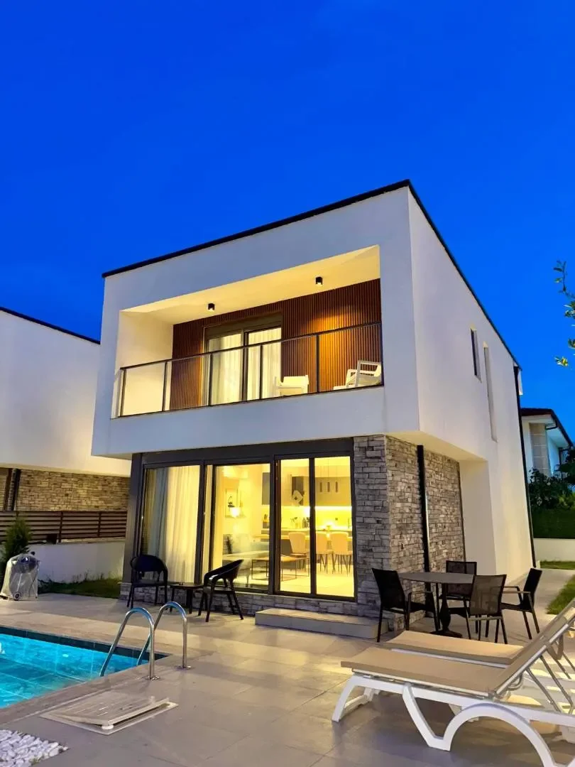 🏡 Kemer Çamyuva’da Elverişli Konumda, Özel Havuzlu, Modern Villa — Kemer, Antalya