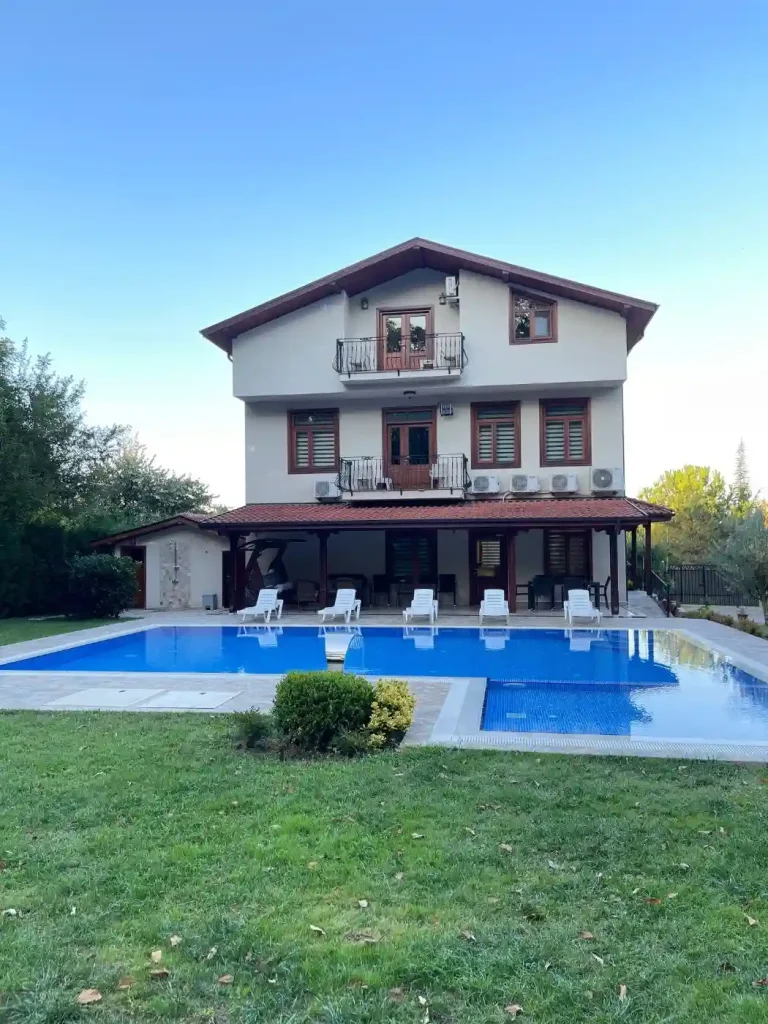 Sakarya Sapanca'da Elverişli Konumda, Özel Havuzlu, Geniş Villa — Sapanca, Sakarya