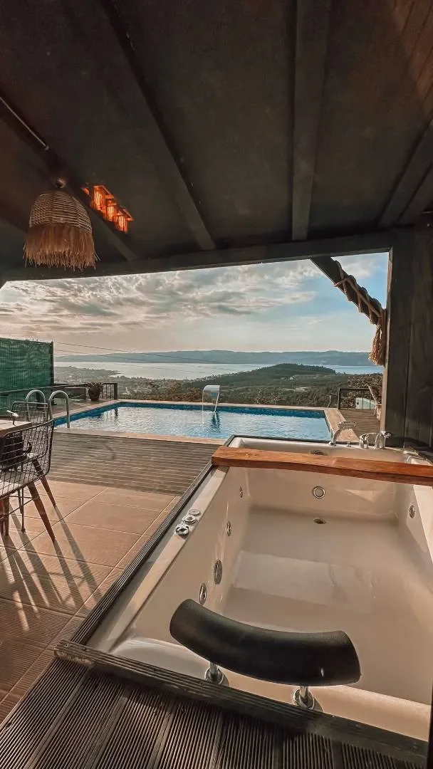 Sapanca Hacımercan'da Göl Manzaralı, Isıtmalı Havuzlu, Kiralık Bungalov — Sapanca, Sakarya