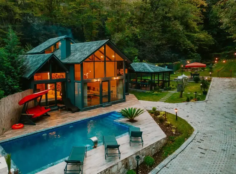 Sapanca Kırkpınar'da Modern Tasarımlı, Özel Havuzlu, Kiralık Villa
