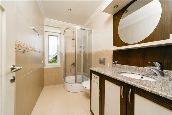🏡 Antalya Kemer’de Denize Yakın, Özel Havuzlu, Geniş Bahçeli Villa — Kemer, Antalya