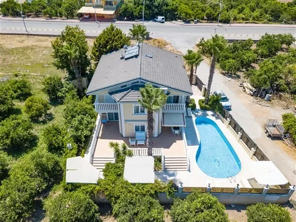🏡 Antalya Kemer’de Denize Yakın, Özel Havuzlu, Geniş Bahçeli Villa — Kemer, Antalya
