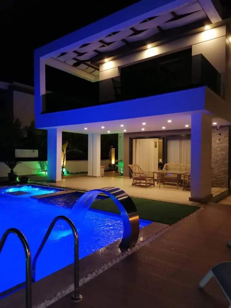 Kemer Çamyuva’da Modern Tasarımlı, Isıtmalı Havuzlu, Bahçeli Villa — Kemer, Antalya