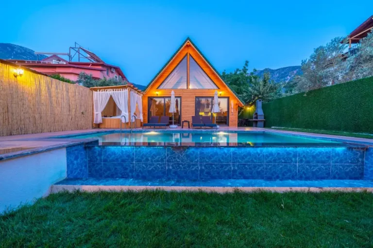 Fethiye Ölüdeniz'de Nezih Konumda, Özel Havuzlu, Lüks Bungalov — Fethiye, Muğla