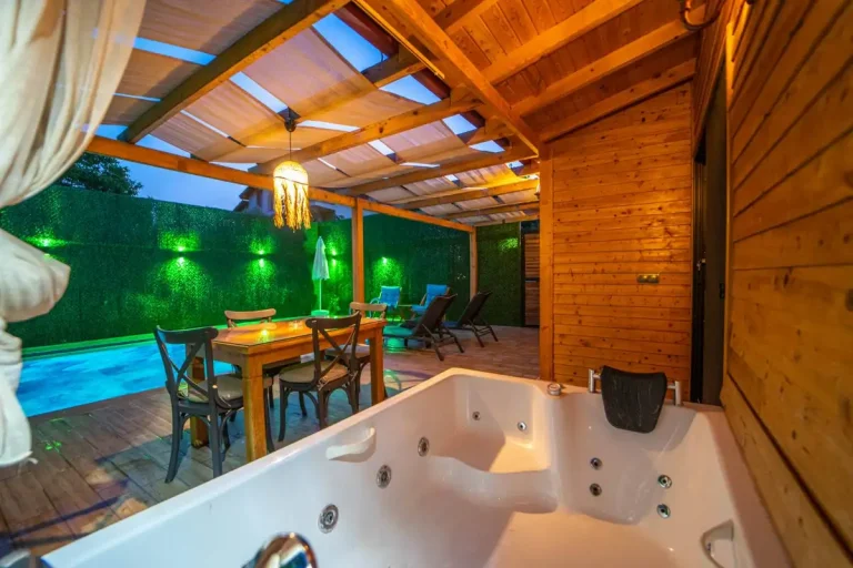 Fethiye Ölüdeniz'de Doğa İle İç İçe, Özel Havuzlu, Konforlu Bungalov — Fethiye, Muğla