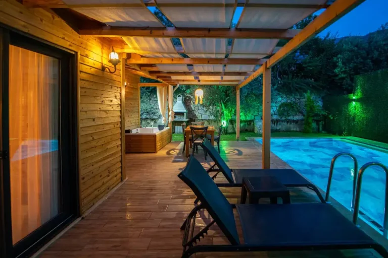 Fethiye Ölüdeniz'de Doğa İle İç İçe, Özel Havuzlu, Konforlu Bungalov — Fethiye, Muğla