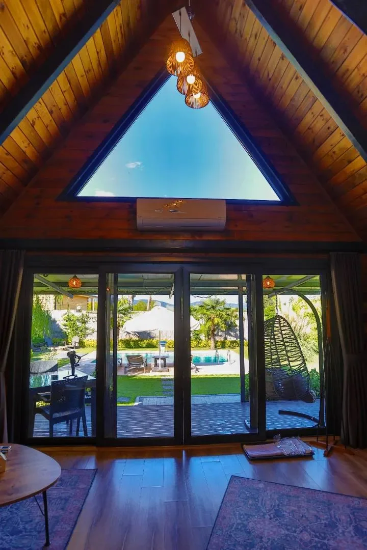Sapanca'da Doğa İle Baş Başa, Isıtmalı Özel Havuzlu, Konforlu Bungalov — Sapanca, Sakarya