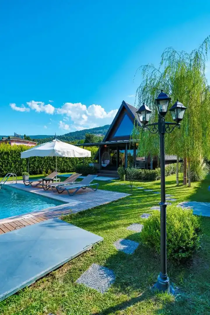Sapanca'da Doğa İle Baş Başa, Isıtmalı Özel Havuzlu, Konforlu Bungalov