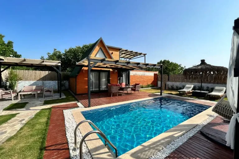 Fethiye Yeşilüzümlü'de Doğa Manzaralı, Özel Havuzlu, Kiralık Bungalov