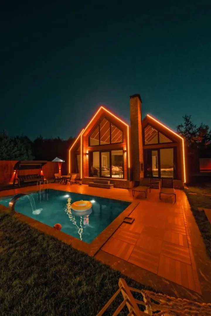 Sapanca Güldibi'nde Doğa İçerisinde, Isıtmalı Havuzlu, Kiralık Bungalov