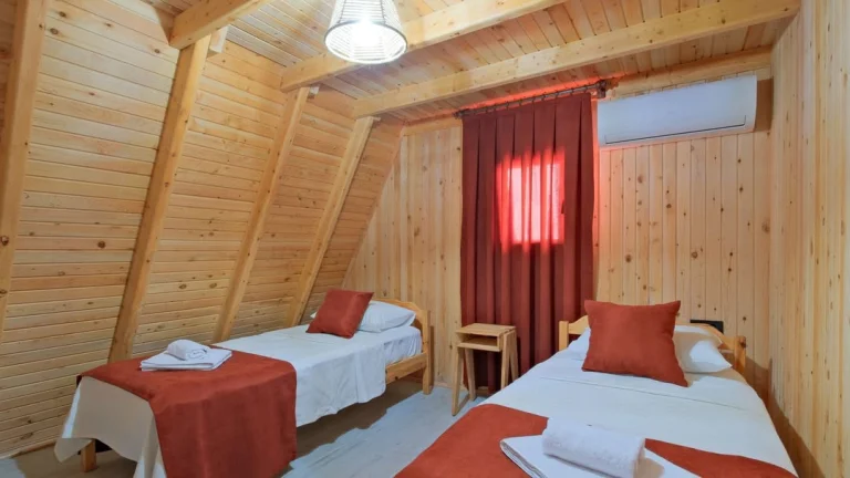 Villa Atlı Bungalov Fethiye – Ahşap Tasarım, Özel Bahçe ve Konforlu Konaklama — Fethiye, Muğla