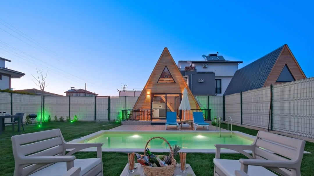 Villa Atlı Bungalov Fethiye – Ahşap Tasarım, Özel Bahçe ve Konforlu Konaklama — Fethiye, Muğla