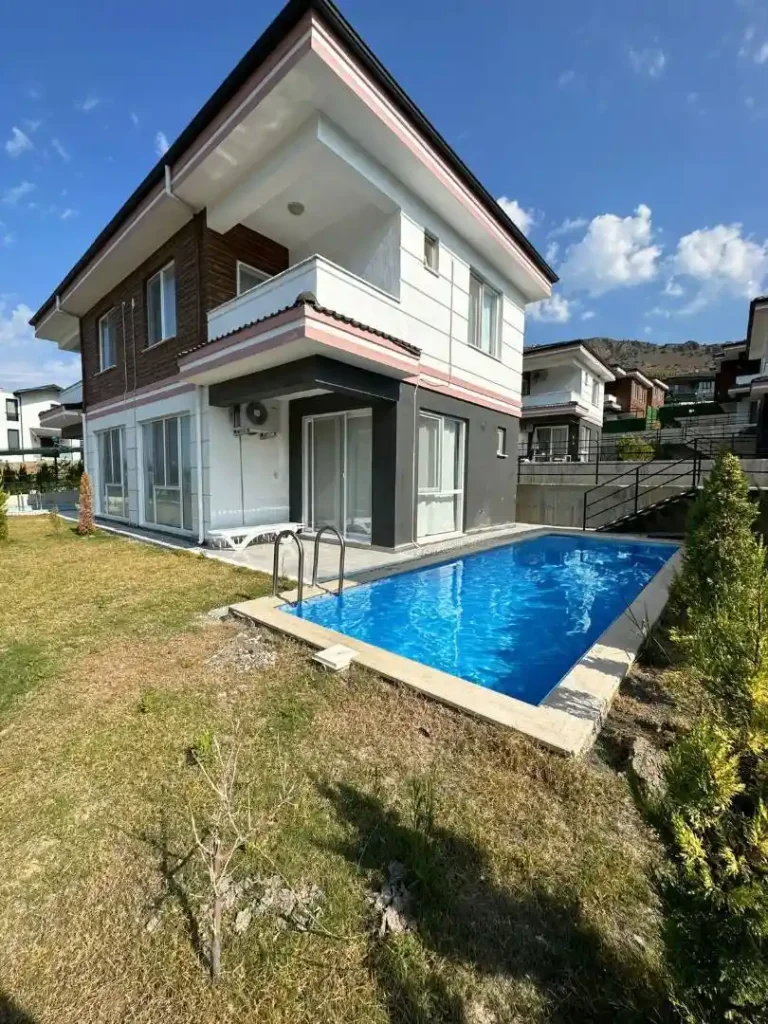 Dalaman Atakent'te Sakin Konumda, Özel Havuzlu, Modern Villa