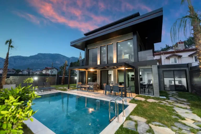 Fethiye Göcek'te Yemyeşil Bahçeli, Özel Havuzlu, Kiralık Villa