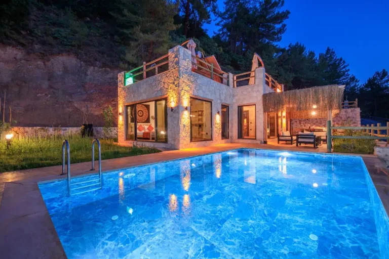 Fethiye Faralya'da Panaromik Deniz Manzaralı, Nezih Konumda, Kiralık Villa