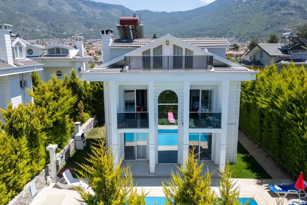 Fethiye Ölüdeniz'de Merkezi Konumda, Özel Havuzlu, Estetik Villa — Fethiye, Muğla